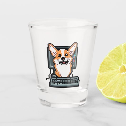 Corgi op een computer shot glas (Voorkant)