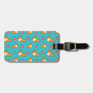 Corgi Perzik Sploot Blauwe Bagage Label