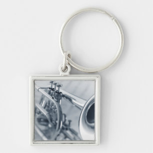 Cornet op muziekbladen sleutelhanger