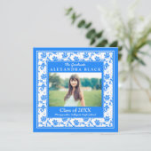 Cornflower Blue Damask Floral Foto Afstuderen Kaart (Staand voorkant)