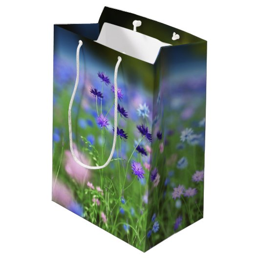 Cornflower Blue Gift Bag Medium Cadeauzakje (Achterkant Gekanteld)
