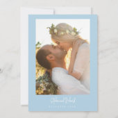 Cornflower Blue Minimalist Script Modern Wedding Kaart (Achterkant)