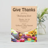 Cornucopia Fruits Floraux Thanksgiving Invitation (Debout devant)