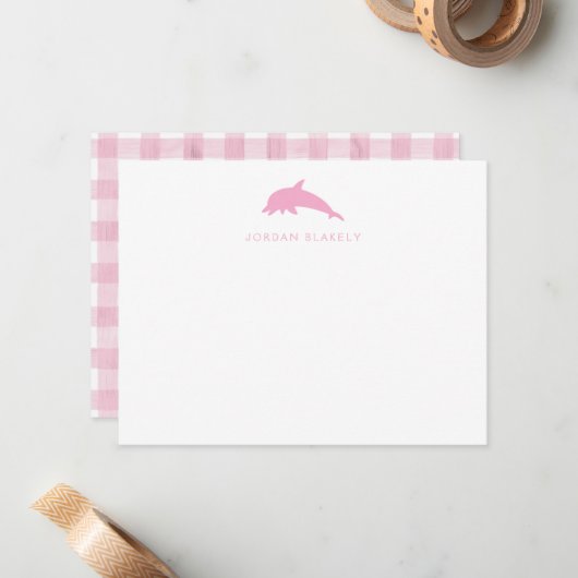 Correspondance Carte de note bébé, gingham plat dauphin rose clai (Devant/Arrière en situation)
