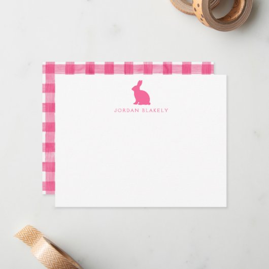 Correspondance Carte de note bébé, motif gingham lapin rose plat (Devant/Arrière en situation)