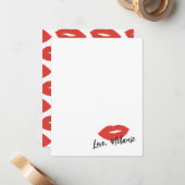 Correspondance Cette carte de note de papeterie de baiser - Rouge (Devant/Arrière en situation)