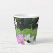 Cosmea, Fleurs sauvages Champ Collage Latte Mug (Devant)