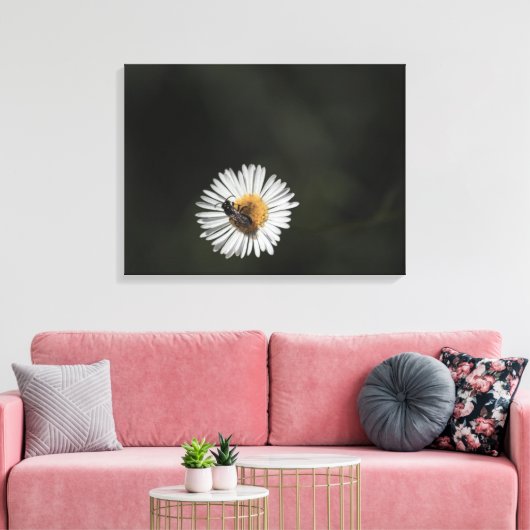 Cosmopolitan Bee Canvas Afdruk (Insitu (Woonkamer))