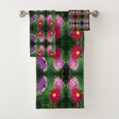 Cosmos Flower Trio Abstract Bad Handdoek (Insitu)
