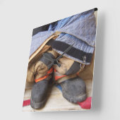 Costume pompier et bottes horloge murale (Angle)