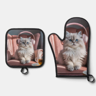 Cosy Cat Vibes – Schattigee Perzische kat die naar Ovenwant & Pannenlap Set