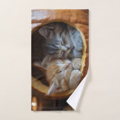 Cosy Kittens Snuggle dans un Citrouille (Serviette à main)