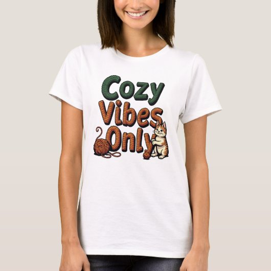 Cosy Vibes Only - Gebreide tekst met speelse kat T-shirt (Voorkant)