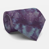 Côté pourpre avec cravate bleue (Roulé)