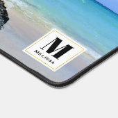 Côte tropicale de plage avec un Big Rock (Coin)