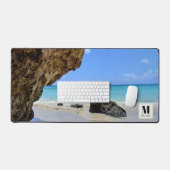 Côte tropicale de plage avec un Big Rock (Clavier et souris)