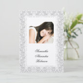 Cotillion Argent Shimmer Damask Photo Invitations (Debout devant)