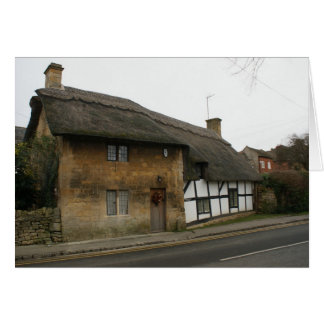 Cottage couvert de chaume