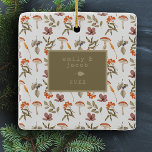 Cottagecore Champignons Botanique Photo Noël<br><div class="desc">Elevez votre décor de vacances avec notre magnifique Cottagecore Mushroom Botanical Picture Christmas Céramique Ornement. Cet ornement saisit le charme intemporel de la végétation botanique classique, en la combinant avec l'allure rustique du cottagecore. Il dispose d'un modèle photo en arc de cercle magnifiquement conçu, offrant l'espace parfait pour présenter une...</div>