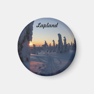 Couché de soleil sur la forêt enneigé de Laponie Magneet