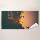 Coucher de soleil à l'horizon (Serviette de bain)