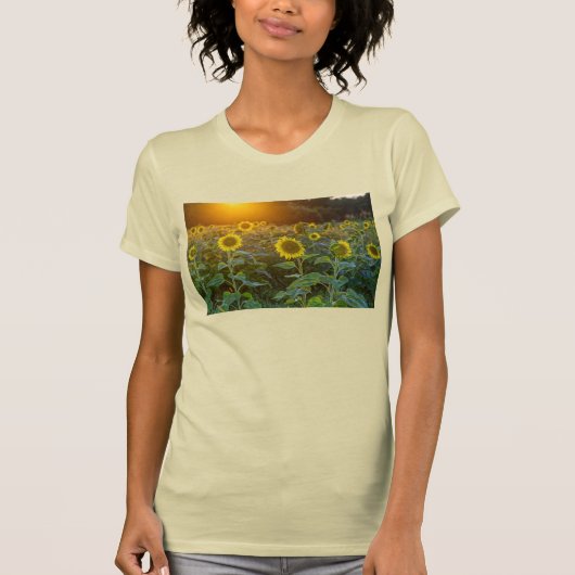 Coucher De Soleil À Sunflower Field T-Shirt (Devant)