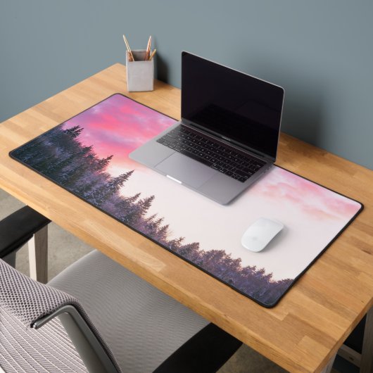 Coucher de soleil rose vif au-dessus de la forêt e (Bureau 2)