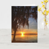 coucher de soleil sur la carte de voeux du lac (Fleur jaune)