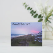 Coucher de soleil sur la carte postale de la plage (Debout devant)