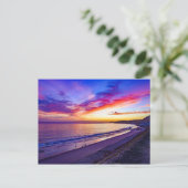 coucher de soleil sur la carte postale de la plage (Debout devant)