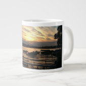 Coucher de soleil sur le lac - Mug (Devant droit)