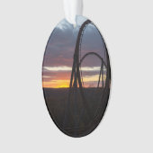 Coucher du soleil au-dessus du feu de forêt (devant)