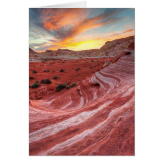 Coucher du soleil sur la vague du feu