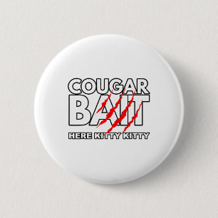 Cougar It Leuk Halloween Kostuum Oudere Vrouw Jong Ronde Button 5,7 Cm