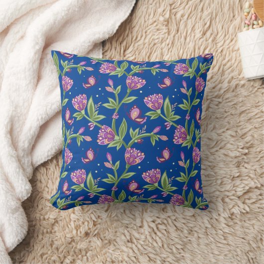 Couleur bleue, fleurs violettes design coussin (Couverture)