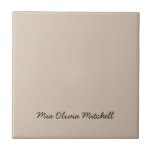 Couleur tendance - Carreaux en céramique doux<br><div class="desc">Voici la teinte de printemps classique et élégante : Soft Taupe. Élevez votre décor de maison avec notre carrelage en céramique moderne et élégant, avec un nom personnalisable dans une charmante police manuscrite. Son design élégant et minimaliste, dans des couleurs solides, dégage un charme intemporel, ce qui en fait un...</div>