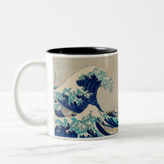 Couleurs 2 tasse de ton avec de l'art à vague de style japo