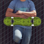 Couleurs personnalisées Skateboard - Lignes vertes<br><div class="desc">Abstrait Warped Black & Bright Green Color Lines - Personnalisable - Choisissez / ajoutez vos couleurs arrière - plans préférées !</div>