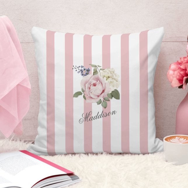 Country Chic Roze Gestreept Rose Boeket Monogramme Kussen (Creator heeft geüpload)