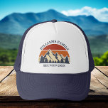 Coup de soleil sur la route de réunion familiale p<br><div class="desc">Ce coucher de soleil rétro cool sur des montagnes rocheuses dans la nature fait une image magnifique pour un ensemble de casquettes customisés pour une réunion de famille, un voyage sur la route ou des vacances d'été. Commémorez votre semaine de vacances avec des tee - shirts assortis pour maman, papa,...</div>