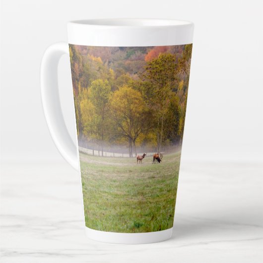 Couple d'Elk de pâturage Latte Mug (Angle gauche)