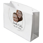 Couple face photo add name date simple wedding groot cadeauzakje (Achterkant Gekanteld)