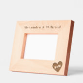 Couple Monograms Coeurs Nom Cadre en bois personna (Gauche)
