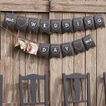 Couple Photo Faux Chalkboard Mariage Bund drapeaux<br><div class="desc">Avez-vous un mariage rustique à la grange avec des accents de tableau noir et vous cherchez un bunting personnalisé jour de mariage où vous pouvez également télécharger des photos carrés de l'Happy Couple? Alors je crois que vous avez trouvé le bunting que vous cherchiez. Ajoutez vos initiales au premier et...</div>