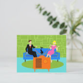 Couple rétro avec carte postale de chat (Debout devant)