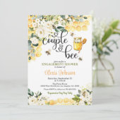 Couple to Bee Engagement Shower Invitation (Debout devant)