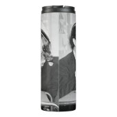 Coupled sitting together in a restaurant flirting thermosbeker (Achterkant)