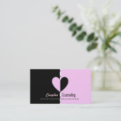 Couples conseillant des cartes de visite (Debout devant)