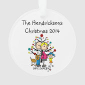 Couples, garçon, et ornement dans l'expectative (dos)