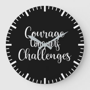 Courage Conquers - Gym Hustle Succes Motivatie Grote Klok